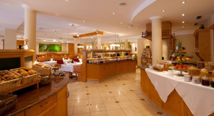 Hotel Kaiserhof, Kitzbuhel ski chalet, image 3